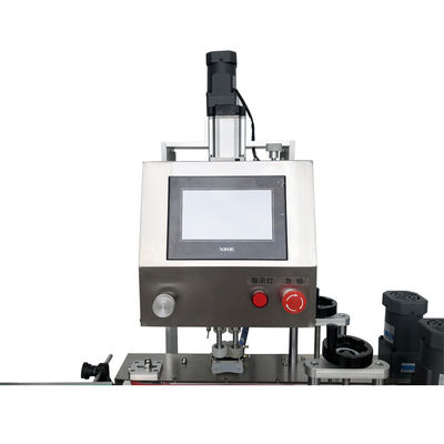 Servo อัตโนมัติ เครื่องปิดขวดพลาสติกความเร็วสูง เครื่องปิด servo อัตโนมัติเต็ม 20-50 ชิ้น / นาที