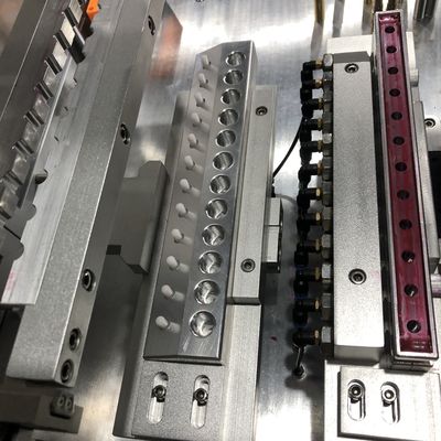 อัตโนมัติ 12 หลุม ลิปบัลซัม อลูมิเนียม Mold Demoulding เครื่อง