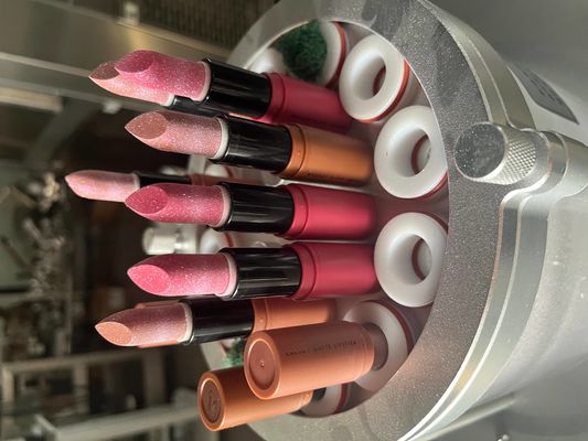 อัตโนมัติกระจายสีทองสวยเครื่องปูนสําหรับลิปสติก